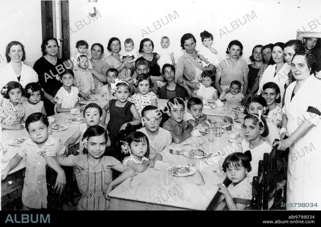 Madrid, 05/08/1936. Madrid, 05/08/1936. El convento de las monjas dominicas, convertido por la Unión Republicana en el comedor Ramón y Cajal, que daba de comer a treinta hijos de milicianos.