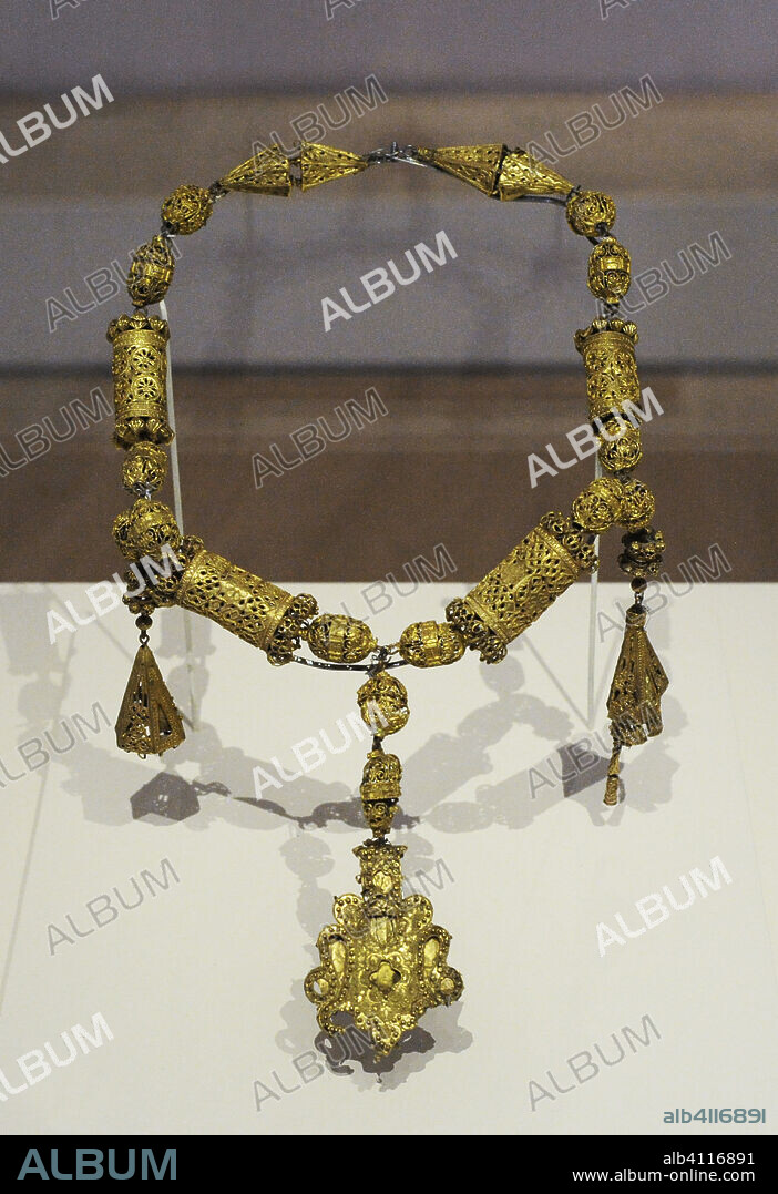 Mondújar Hoard. Gold necklace. 14th-15th century. From Mondújar (Granada province, Andalusia, Spain). National Archaeological Museum. Madrid. Spain.