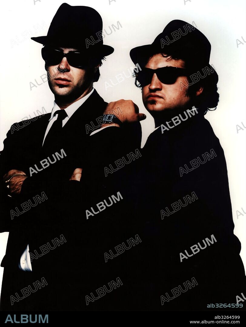 DAN AYKROYD y JOHN BELUSHI en GRANUJAS A TODO RITMO, 1980 (THE BLUES BROTHERS), dirigida por JOHN LANDIS. Copyright UNIVERSAL PICTURES.