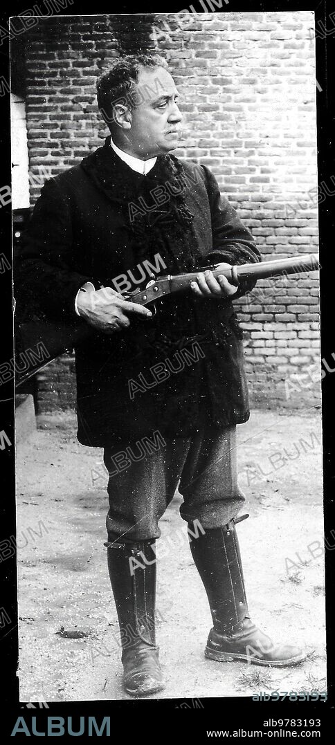 1926. The pistol and rifle shooting champion, in the National shooting. Mr. Antonio Vázquez Aldana.