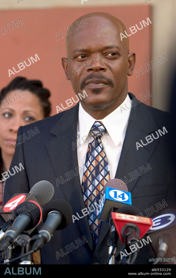 SAMUEL L. JACKSON in COACH CARTER, 2005, directed by THOMAS CARTER. Copyright PARAMOUNT PICTURES / BENNETT, TRACY.