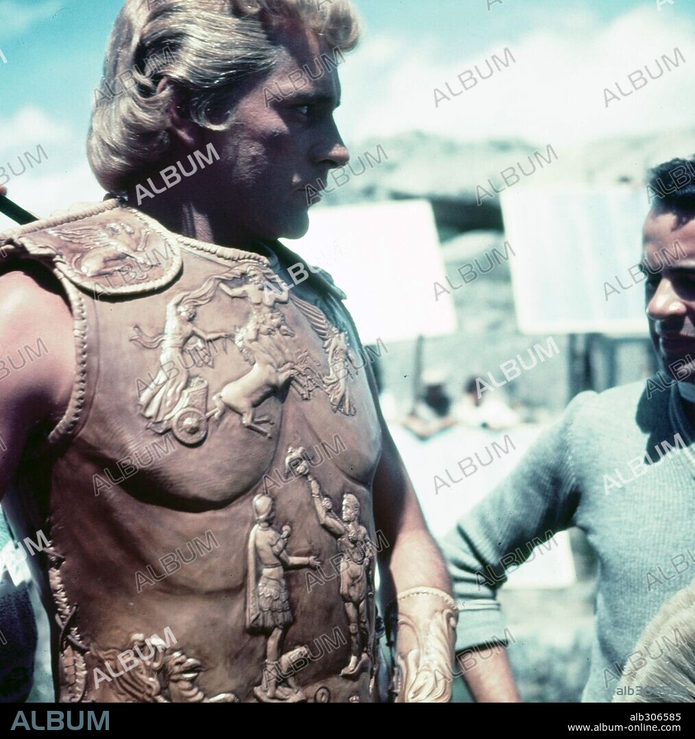 RICHARD BURTON in ALEXANDER THE GREAT, 1956, directed by ROBERT ROSSEN. Copyright UNITED ARTISTS.
