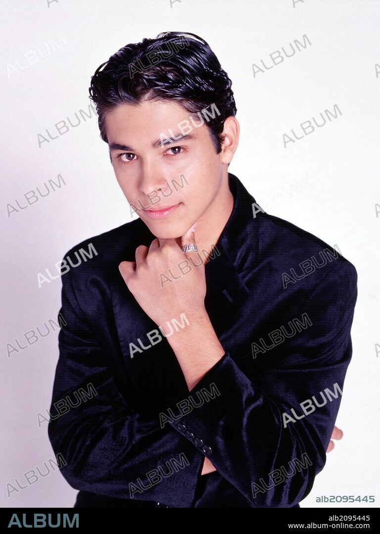 WILMER VALDERRAMA in THAT '70S SHOW, 1998 (THAT '70S SHOW-TV). Copyright 20TH CENTURY FOX.