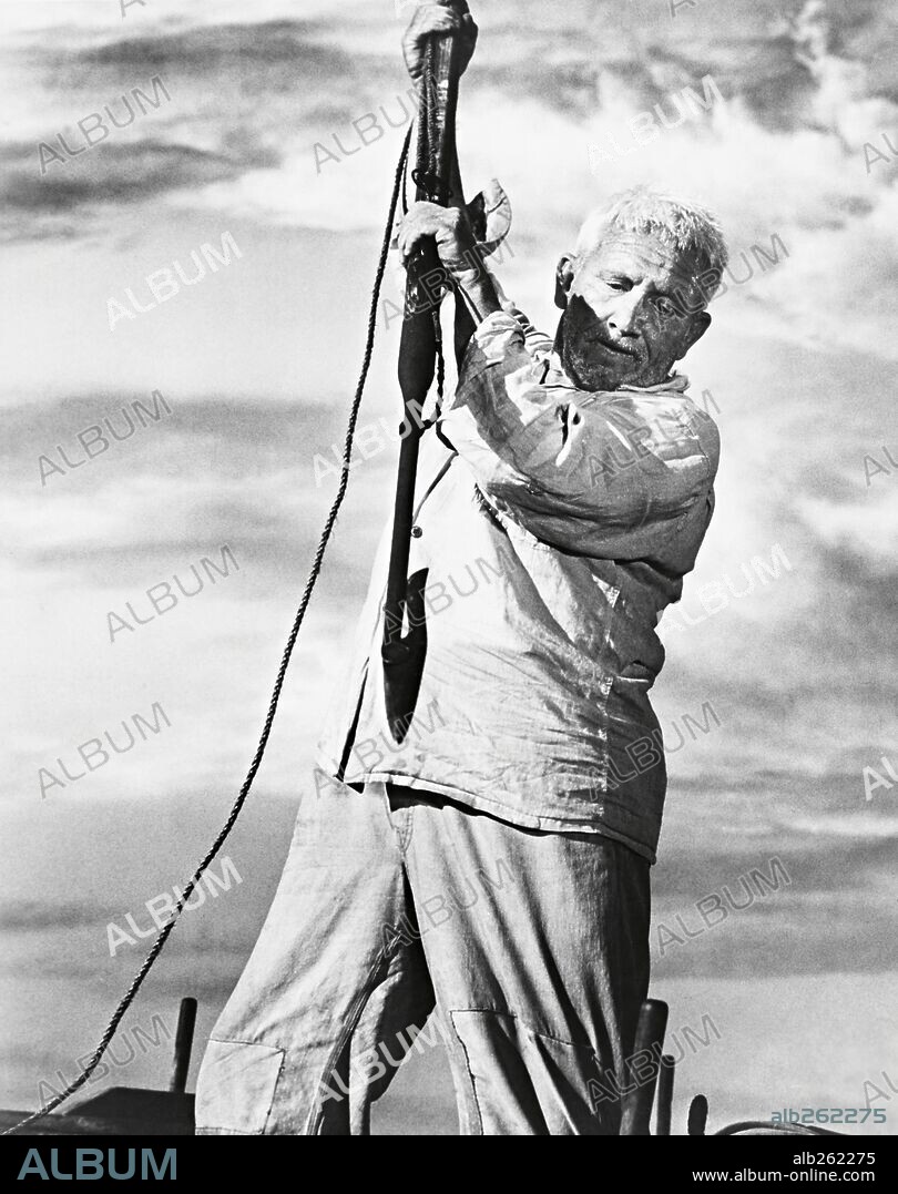SPENCER TRACY en EL VIEJO Y EL MAR, 1958 (THE OLD MAN AND THE SEA), dirigida por JOHN STURGES. Copyright WARNER BROTHERS.