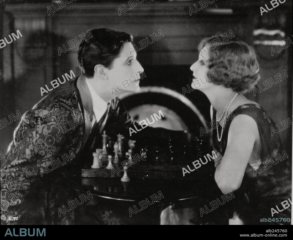 IVOR NOVELLO in THE LODGER, 1927, directed by ALFRED HITCHCOCK. Copyright GAINSBOROUGH FILMS.
