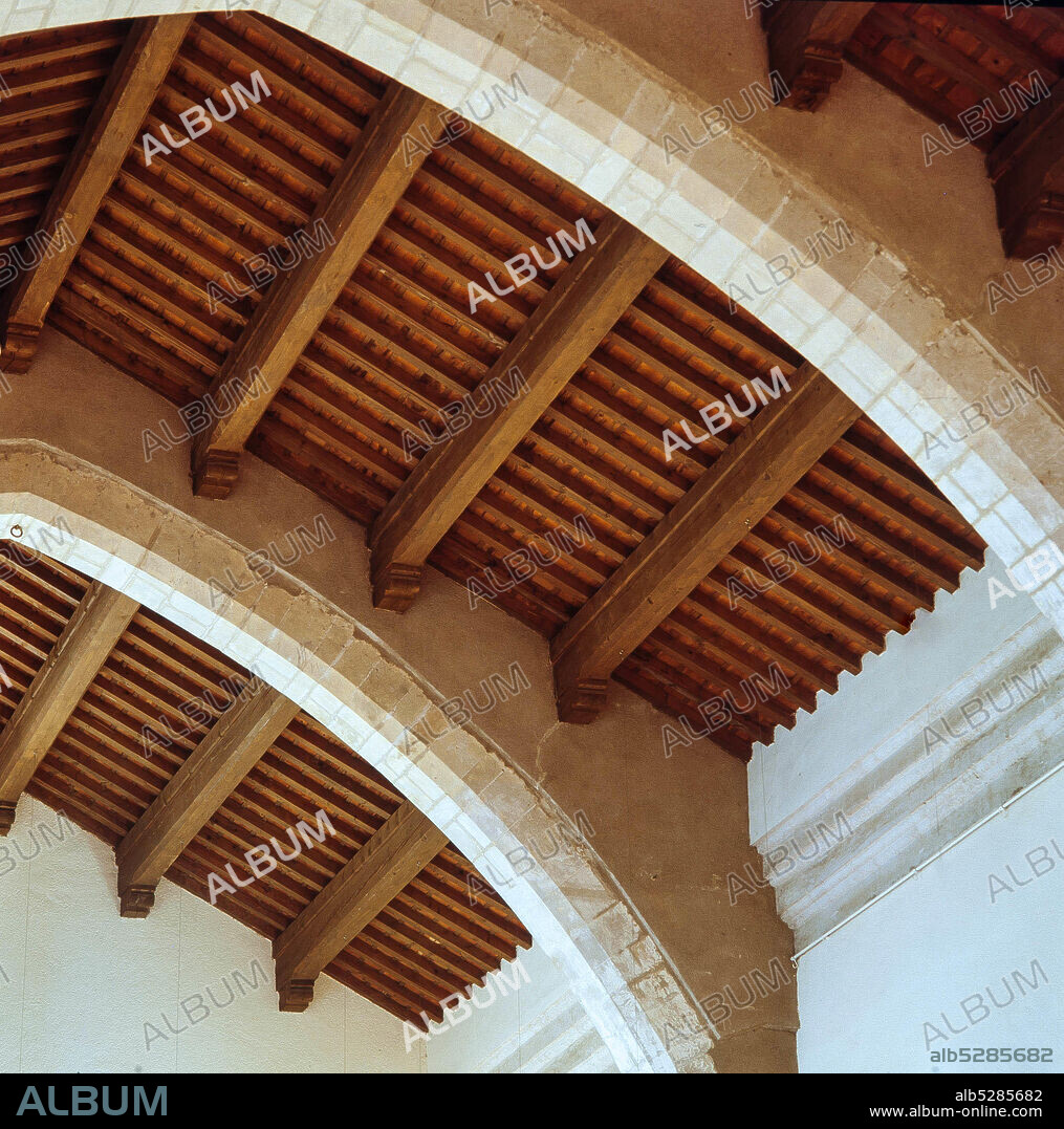 Palacio de los Reyes de Mallorca, palacio-fortaleza de origen medieval ubicado en Perpiñán, Francia.
