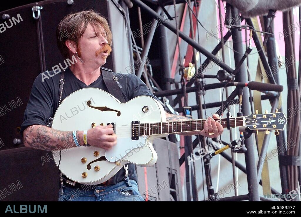 Eagles of Death Metal, kurz EoDM - die amerikanische Stoner-Rock-Band um Saenger und Gitarrist Jesse-The Devil-Hughes live beim Hurricane Festival 2012: Rock-und Alternative Open Air Festival in.