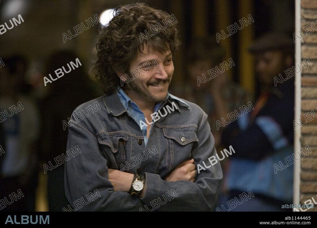 DIEGO LUNA en MI NOMBRE ES HARVEY MILK, 2008 (MILK), dirigida por GUS VAN SANT. Copyright FOCUS FEATURES / BRAY, PHIL.