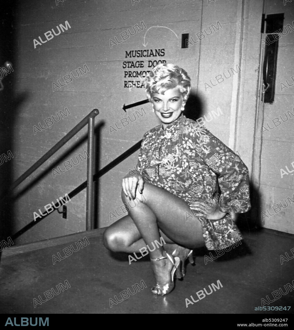 BARBARA NICHOLS. Circa 1958, Los Angeles, California, USA: Barbara Marie Nickerauer, better known as BARBARA NICHOLS, was an American actress who often played brassy or comic roles in films in the 1950s and 1960s.