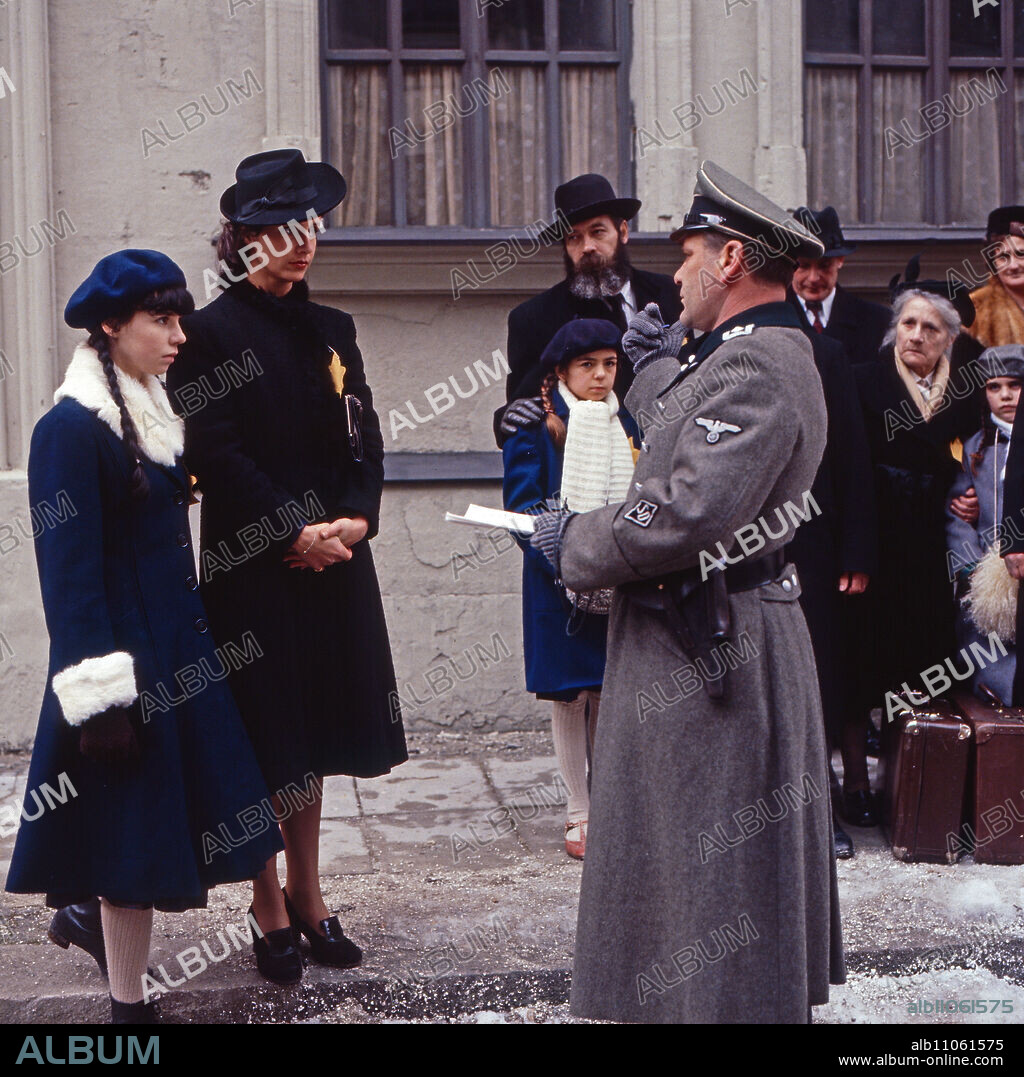 A Piece of Heaven, TV series, Germany 1982, Director: Franz Peter Wirth, Episode 2 "The Forbidden City", Actors: Dana Vavrova, Aviva Joel.