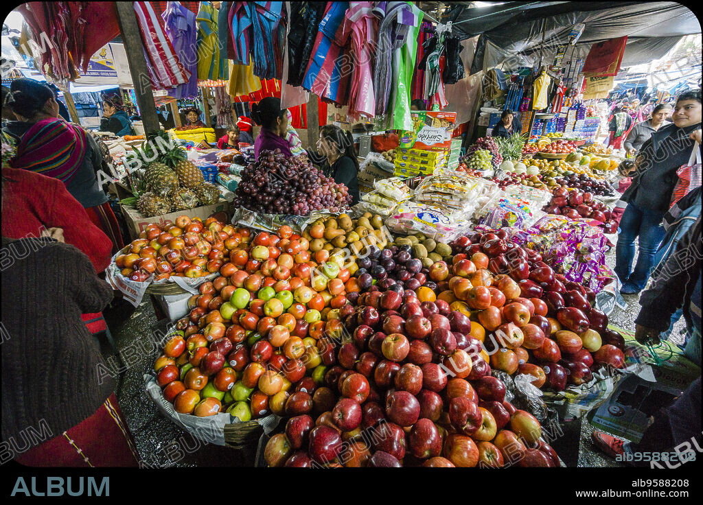 Mercado municipal, Santa María Nebaj, departamento de El Quiché, Guatemala, Central America.