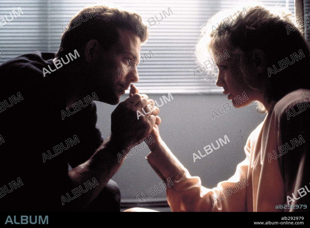 KIM BASINGER and MICKEY ROURKE in NINE 1/2 WEEKS, 1986, directed by ADRIAN LYNE. Copyright M.G.M/UNITED ARTIST.