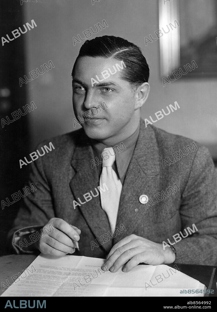 TYSKLAND 1942. Orig. bildtext... MINISTERIALRAT DR. HIPPLER. Leiter der Filmabteilung im Reichsministerium für Volksaufklärung und Propaganda. 26.2.42. Orig. bildtext... TYSK RIKSFILMINTENDENT. En nyorganisation av det tyska filmväsendet håller på att genomföras, varigenom filmen förstatligas och filmbolagen underordnas en gemensam ledning. Vår bild visar dr Hippler, som blir chef för tyska filmväsendet med titeln riksfilmintendent. mars -42. Foto: Scherl Bilderdienst / AB Text & Bilder / SVT / kod:5600 Mapp: HIP - HIR F Hippler, 1909-2002, tysk filmproducent, nazist. Känd för att ha regisserat propagandafilmen Den evige juden (Der ewige jude) från 1940. persons: FRITZ HIPPLER sites: TYSKLAND PhotoDate:1942-??-??.