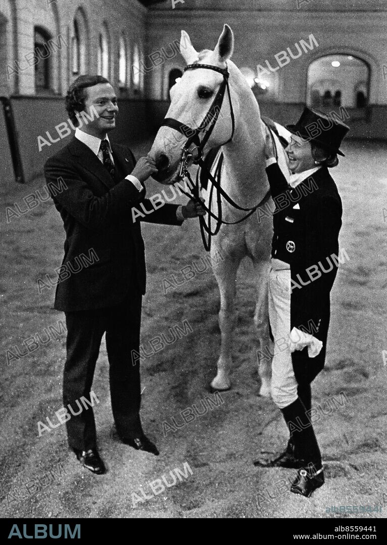 ARKIV 19741101.. Kung Carl XVI Gustaf får en dressyrhäst i present av tyska mästarryttarinnan Ilsebil Becher. Hästen heter Silver Dream.. Foto: Leif R Jansson / SvD / TT / Kod: 50020 Swedish King Carl XVI Gustaf will be celebrating his 70th birthday on April 30, 2016.