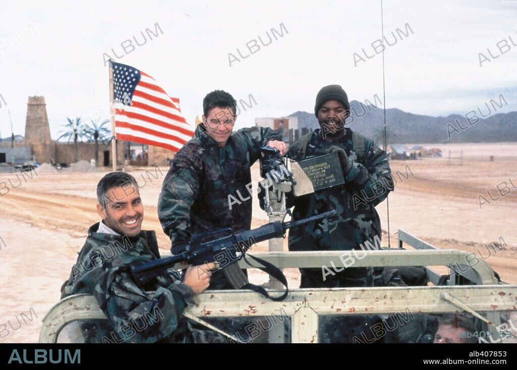 GEORGE CLOONEY, ICE CUBE y MARK WAHLBERG en TRES REYES, 1999 (THREE KINGS), dirigida por DAVID O'RUSSELL. Copyright WARNER BROS. PICTURES.