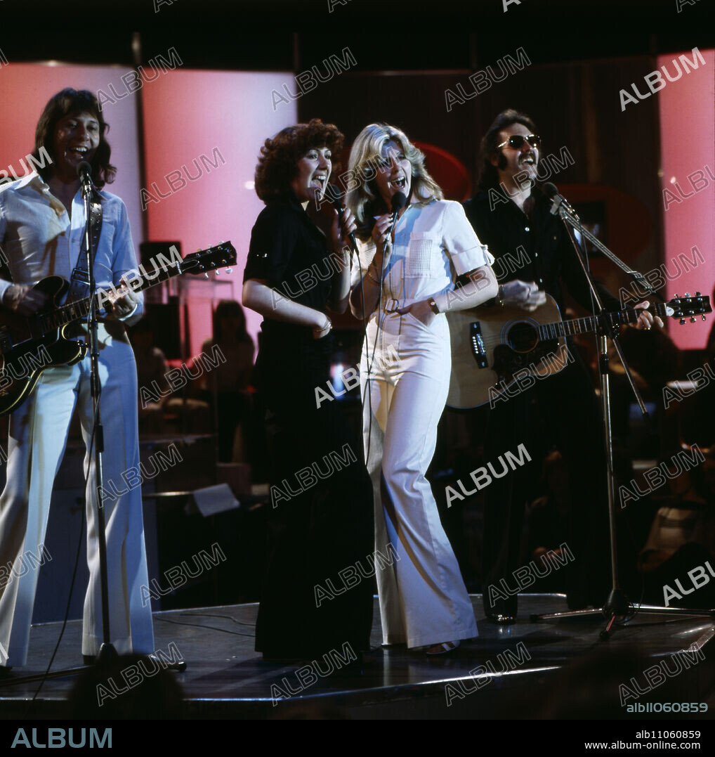 The Brotherhood of Man, British pop group, Lee Sheridan, Nicky Stevens, Sandra Stevens, Martin Lee, appearance in the ZDF music program: disco, 3 July 1971. The Brotherhood of Man, British pop group, ZDF performance: disco, 3 July 1971.