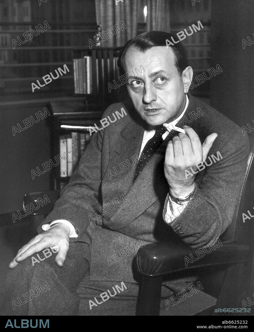 Der französische Schriftsteller (u.a. "Die Eroberer", "So lebt der Mensch", "Eichen, die man fällt") und Politiker Andre Malraux in einer zeitgenössischen Aufnahme. Andre Malraux hatte während seines China-Aufenthalts 1925-1927 Kontakte zur Kuomintang, im Spanischen Bürgerkrieg kämpfte er auf seiten der Republikaner. Nach dem Zweiten Weltkrieg übte er als Literat und Politiker (u.a. war er von 1958-1969 Bildungsminister) großen Einfluss aus. Andre Malraux wurde am 3. November 1901 in Paris geboren und verstarb am 23. November 1976 in Creteil bei Paris. 30/11/1999