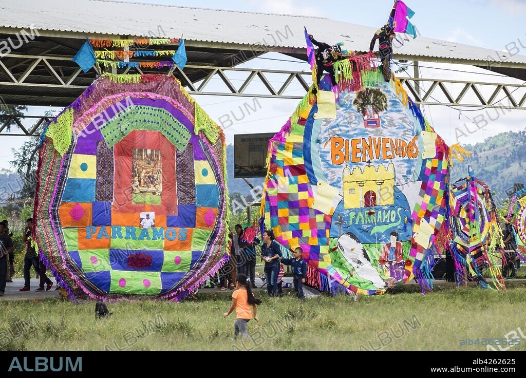 festival de barriletes gigantes, - cometas gigantes -, Sumpango, República de Guatemala, América Central.