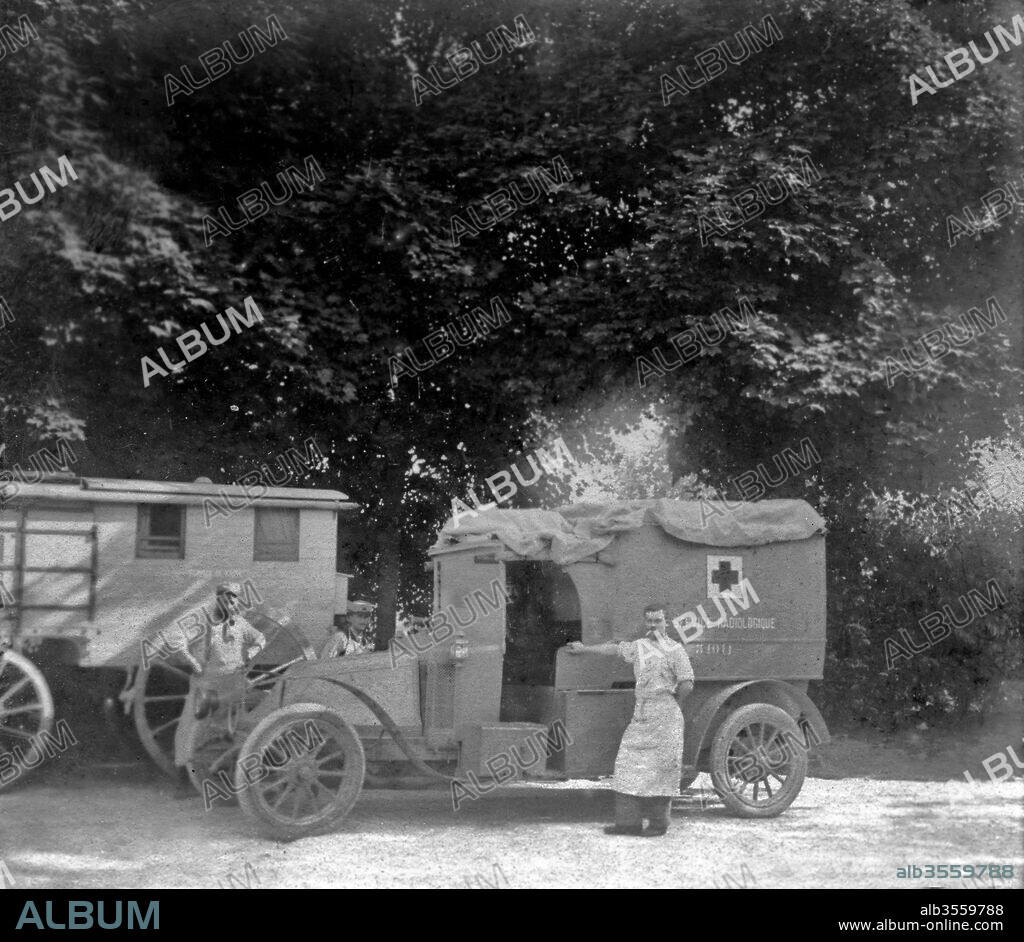 Red Cross radiology trck, France, ww1 (Marie Curie created radiology mobile unities called the "petites Curies").