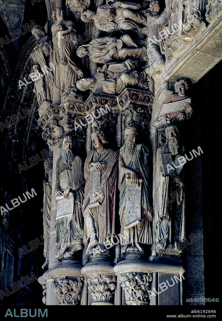 MAESTRO MATEO. DETALLE DEL PILAR DE LOS PROFETAS DEL PORTICO DE LA GLORIA - SIGLO XII - ROMANICO ESPAÑOL - FOTO AÑOS 60.