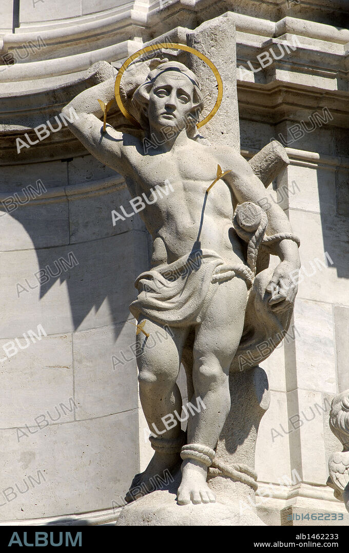 HUNGRIA. BUDAPEST. Detalle escultórico de CRISTO ATADO A LA COLUMNA, en la Columna de la Santísima Trinidad (1713) .