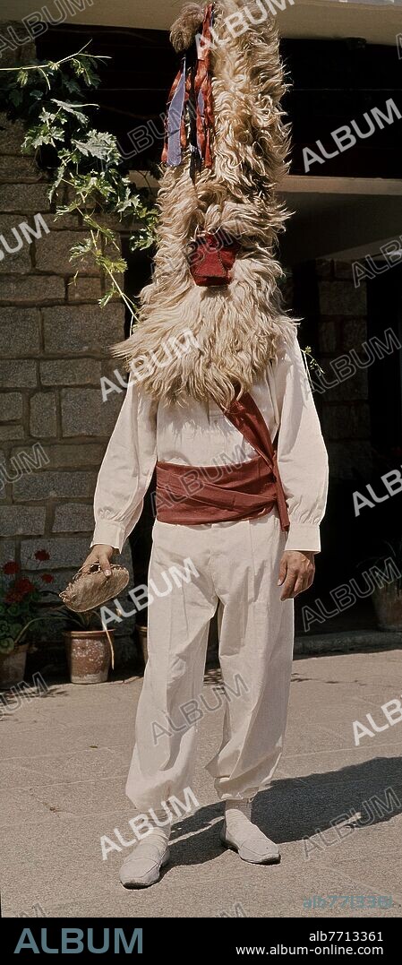 GUIRRIO DE POLA DE SIERO, ASTURIAS, PERSONAJE QUE EN NAVIDAD PIDE EL AGUINALDO.