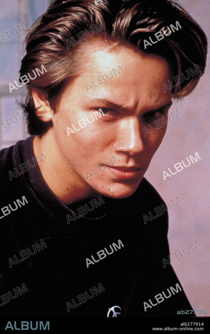RIVER PHOENIX en UN LUGAR EN NINGUNA PARTE, 1988 (RUNNING ON EMPTY), dirigida por SIDNEY LUMET. Copyright WARNER BROTHERS.