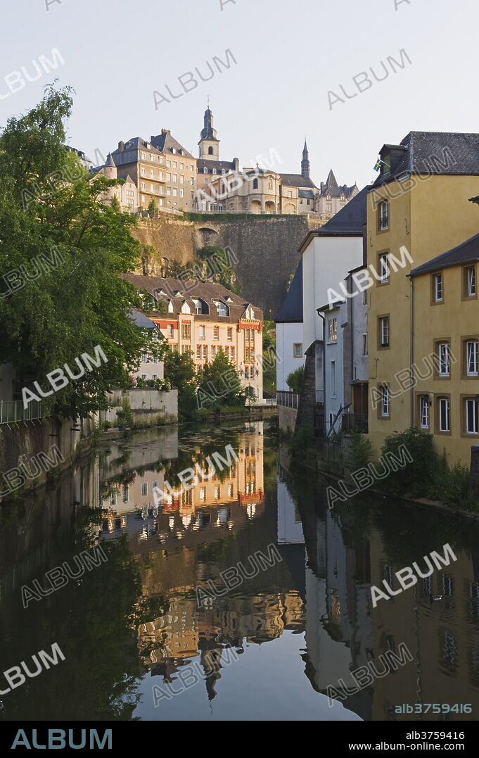 Town houses reflected in canal, Old Town, Grund district, UNESCO World Heritage Site, Luxembourg City, Grand Duchy of Luxembourg, Europe.