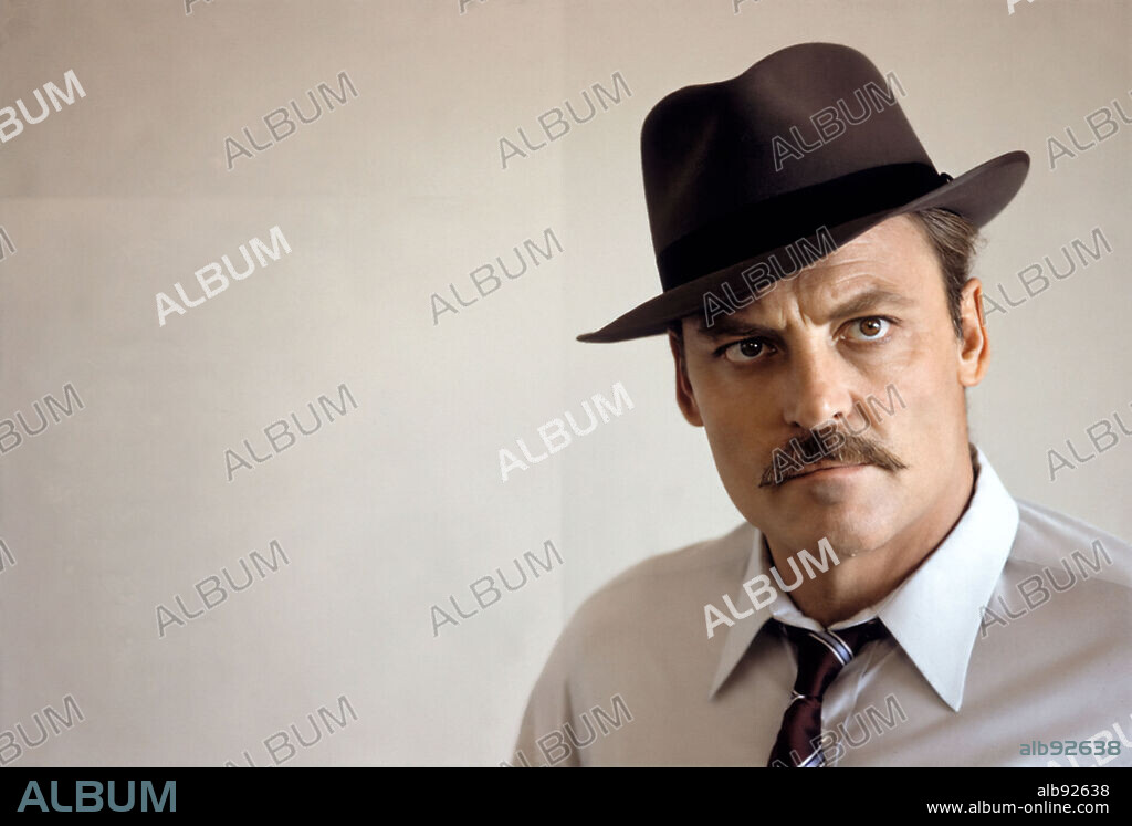 STACY KEACH dans MIKE HAMMER, 1984, réalisé par JAMES FRAWLEY et RAY DANTON. Copyright COLUMBIA PICTURES TELEVISION.