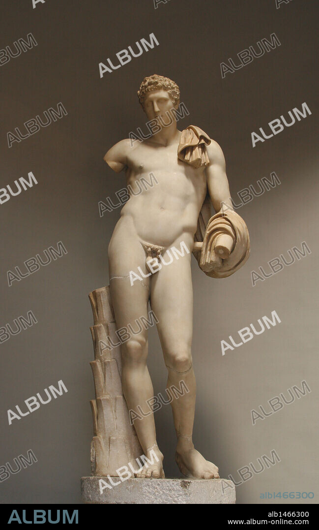 ANTINOO (n. Claudinópolis, Bitinia-m.130). Favorito del emperador Adriano. Su atractivo y simpatía impresionaron al emperador convirtiéndose así en su favorito. Numerosos artistas se inspiraron en él como idea de belleza y de comportamiento masculino. Detalle de una escultura de Antinoo. Museos Vaticanos. Ciudad del Vaticano.