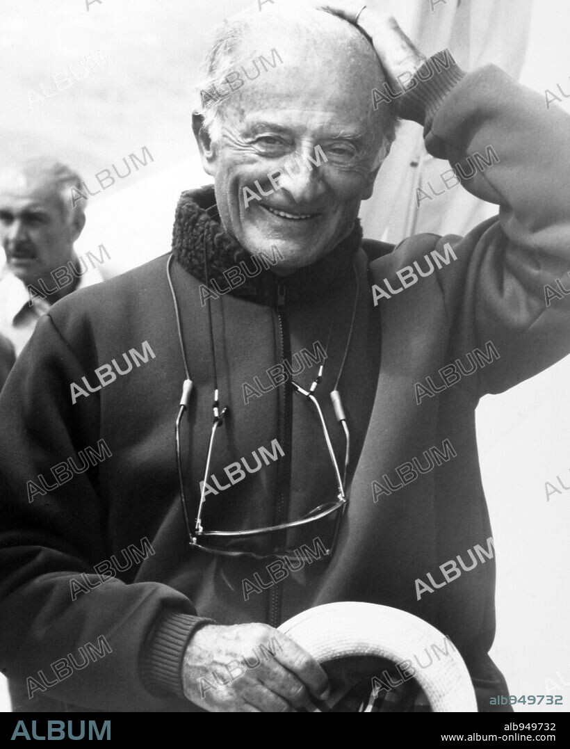 FRED ZINNEMANN en CINCO DÍAS, UN VERANO, 1982 (FIVE DAYS ONE SUMMER), dirigida por FRED ZINNEMANN. Copyright LADD COMPANY/WARNER BROS.