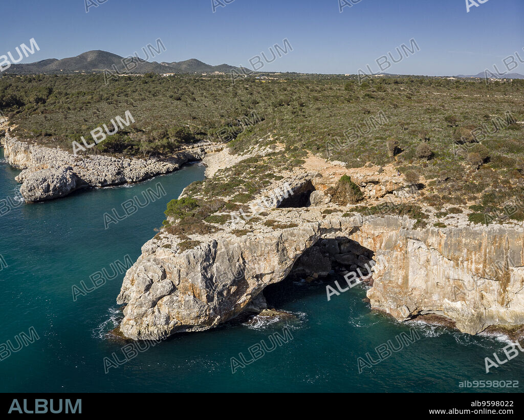 Cueva del Pont, Cala Varques, Manacor, Mallorca, Balearic Islands, Spain.