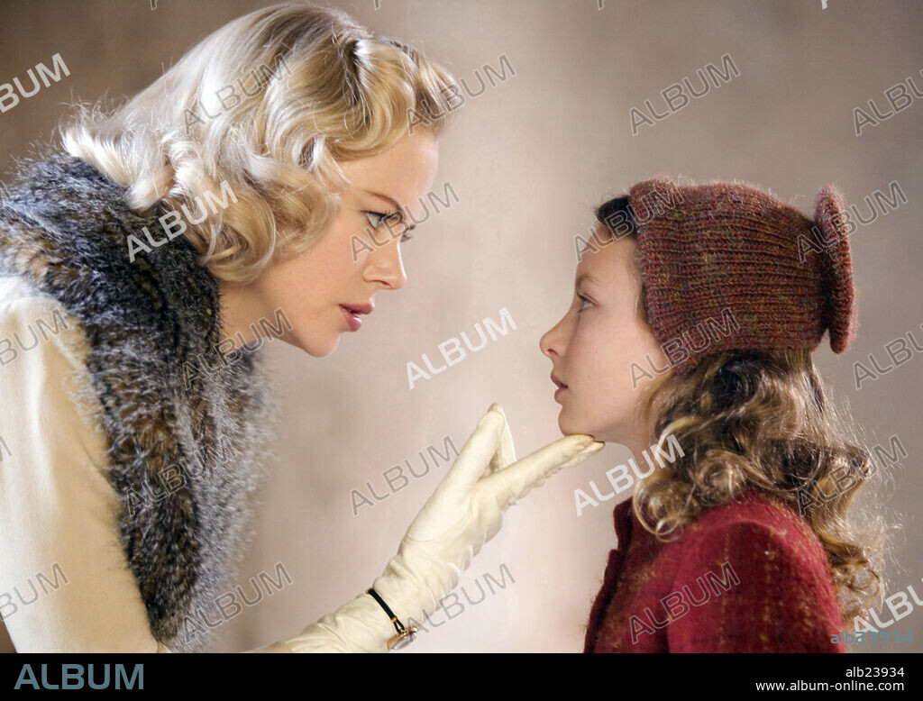DAKOTA BLUE RICHARDS und NICOLE KIDMAN in DER GOLDENE KOMPASS, 2007 (THE GOLDEN COMPASS), unter der Regie von CHRIS WEITZ. Copyright NEW LINE CINEMA/SCHOLASTIC PRODUCTIONS/DEPTH OF FIELD/INGENI.