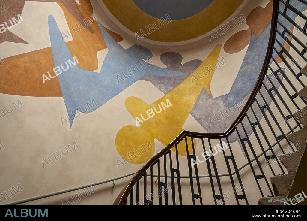 HENRI VAN DE VELDE y HENRY VAN DE VELDE. Murals by Oskar Schlemmer (reconstruction). Main building, Bauhaus-University Weimar (1904-1911), Germany, 2018. Architect: Henry van de Velde. UNESCO World Heritage Site in 1996).
