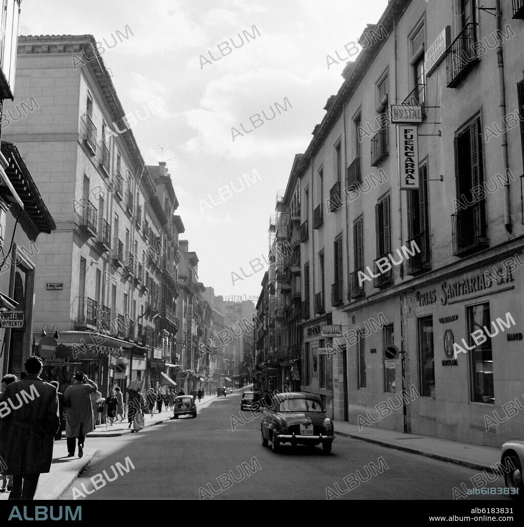 CALLE FUENCARRAL - FOTOGRAFIA EN BLANCO Y NEGRO - AÑOS 60.