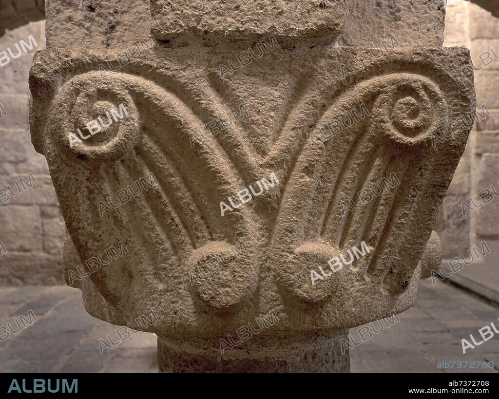 CAPITEL ROMANICO DE LA CRIPTA DEL MONASTERIO DE LEYRE - SIGLO XI.