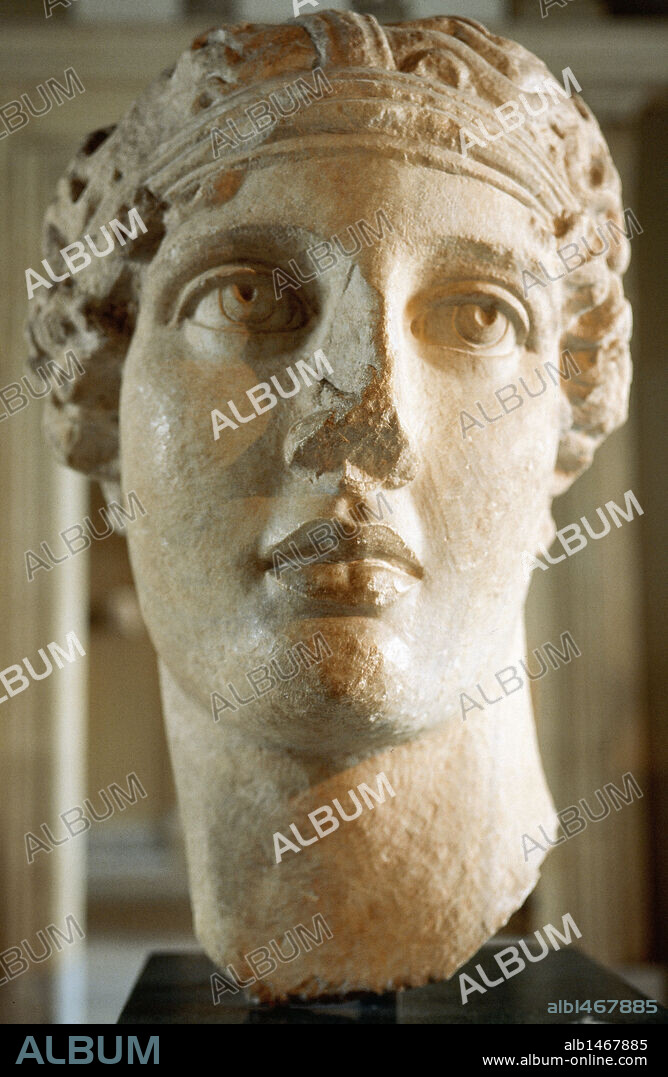 Sappho (630-570 BC). Greek lyric poet, born on the island of Lesbos. Roman bust of Sappho, copied from a lost Hellenistic original. Izmir. 2th century AD. Istanbul Archaeological Museum.
