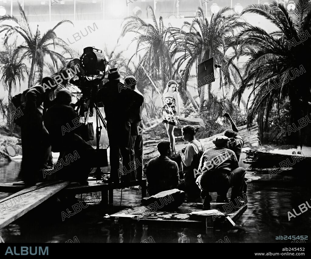 DOROTHY LAMOUR en HURACÁN SOBRE LA ISLA, 1937 (THE HURRICANE), dirigida por JOHN FORD. Copyright UNITED ARTISTS.
