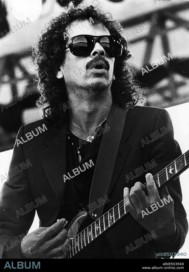 Göteborg 1984. Carlos Santana - mexikansk-amerikansk gitarrist och sångare känd som ledare för musikgruppen som bär hans namn: Santana - Här ses han på Nya Ullevi *** Local Caption *** GP Foto: Frank Palm. KAMERAREPORTAGE.