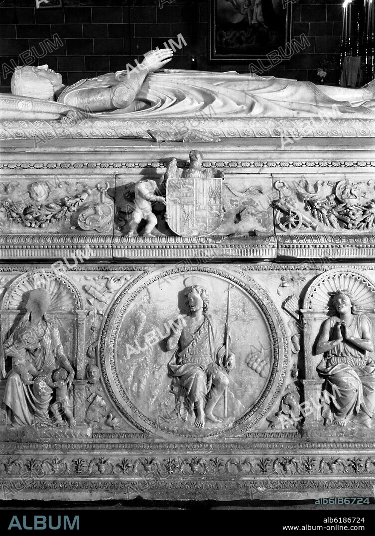 DOMENICO FANCELLI. RELIEVES DEL SEPULCRO DEL PRINCIPE JUAN REALIZADO EN 1511 - MARMOL - ESCULTURA RENACENTISTA - FOTOGRAFIA EN BLANCO Y NEGRO - AÑOS 60.