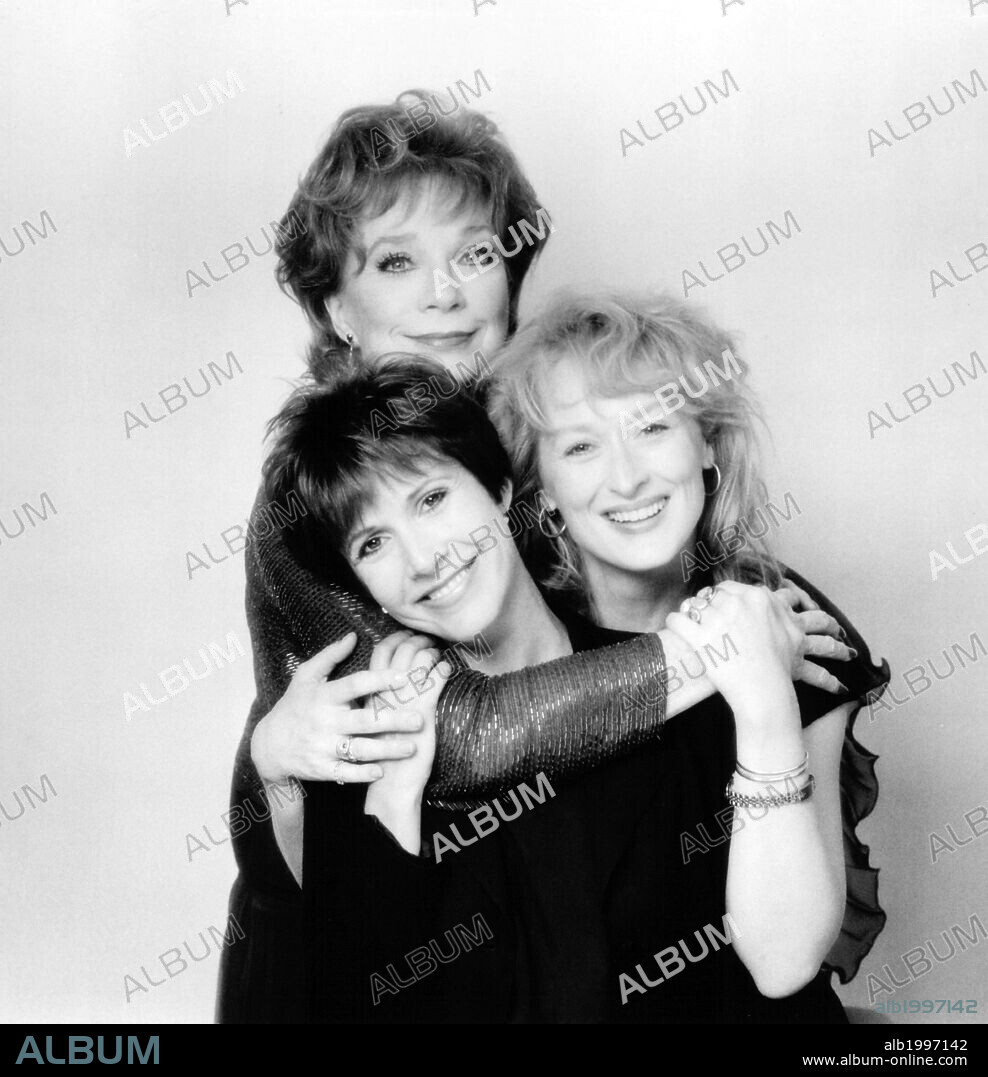 CARRIE FISHER, MERYL STREEP and SHIRLEY MACLAINE in POSTCARDS FROM THE EDGE, 1990, directed by MIKE NICHOLS. Copyright COLUMBIA PICTURES.