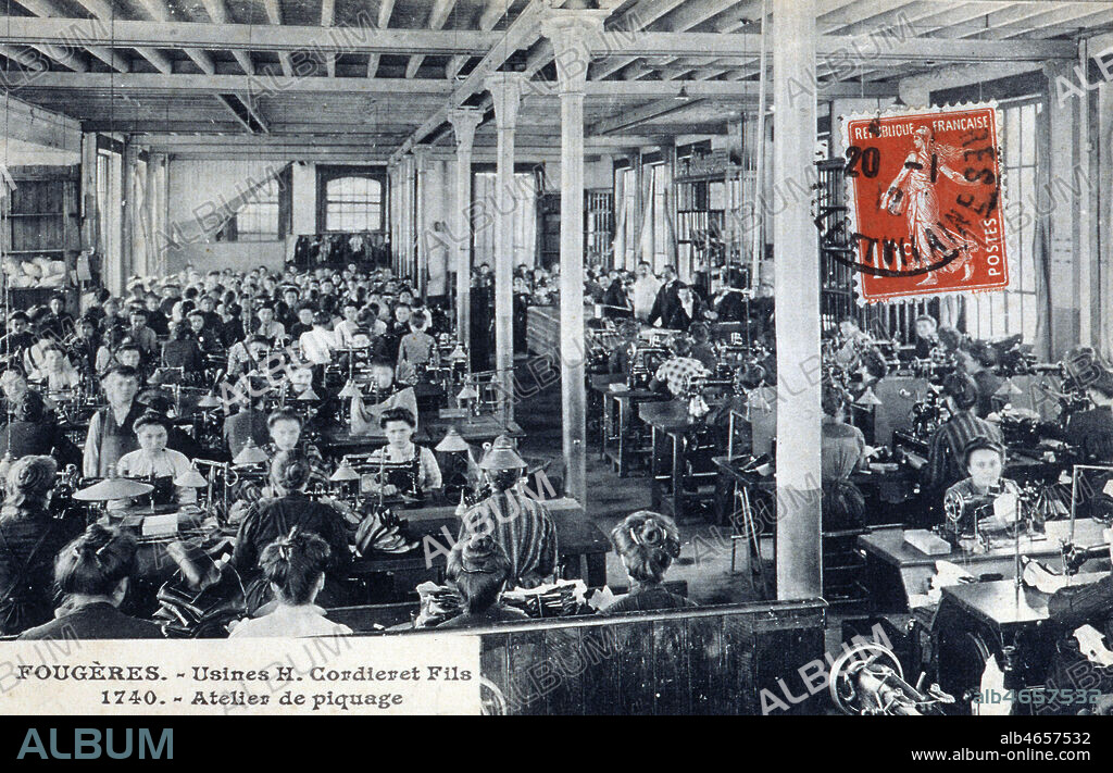 'Fougeres. - Usines H. Cordier et fils. - Atelier de piquage'. Des lignes de femmes travaillent à la machine à coudre. Carte postale anonyme vers 1910. Collection IM/KHARBINE-TAPABOR.