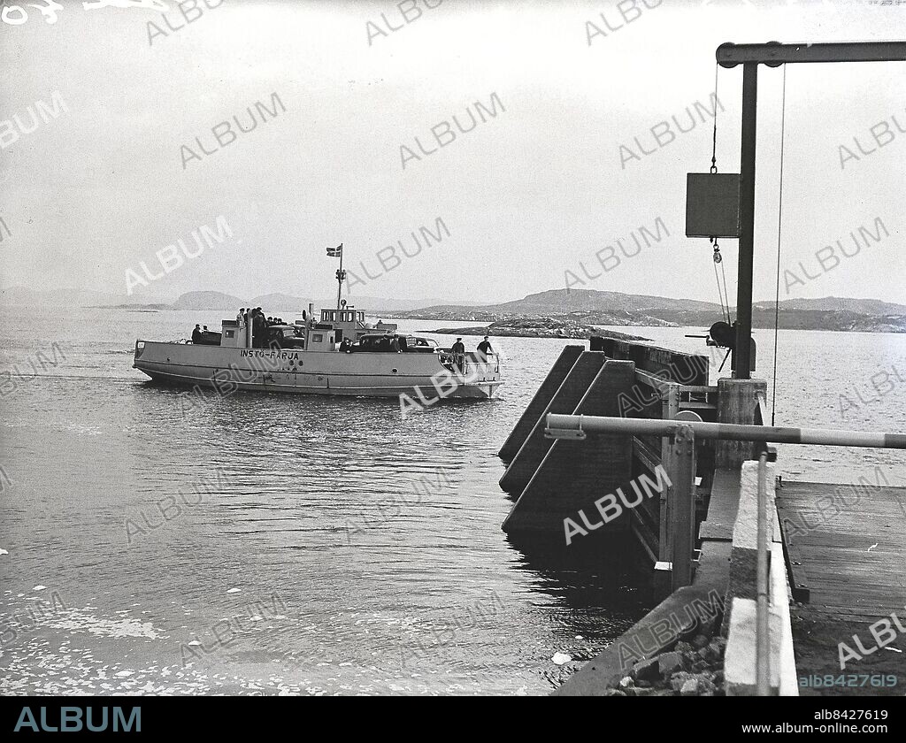 November 1940.. Biljärjan till Marstrand Instöfärjan Marstrandsvägen invigs *** Local Caption *** GP Nov40_1295. KAMERAREPORTAGE.