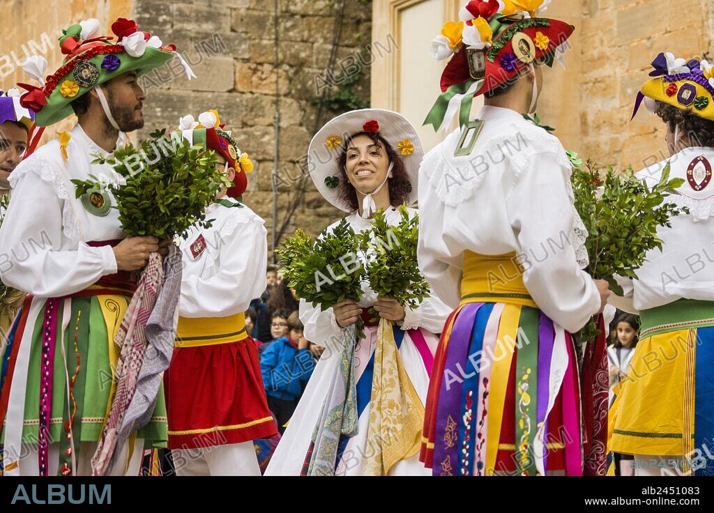 baile de los cossiers, baile popular mallorquin, Algaida, Mallorca, islas baleares, Spain.