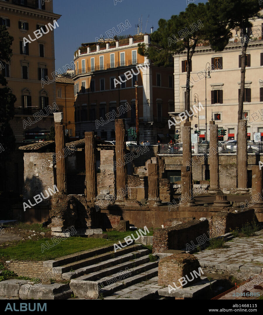 ARTE ROMANO. ITALIA. AREA SACRA. LARGO DI TORRE ARGENTINA. En ella se conservan cuatro TEMPLOS ROMANOS de época Republicana. ROMA.