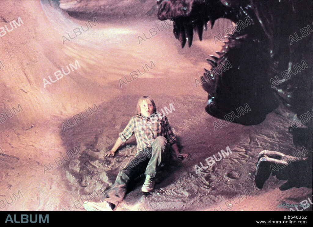 HUNTER CARSON en INVASORES DE MARTE, 1986 (INVADERS FROM MARS), dirigida por TOBE HOOPER. Copyright CANNON FILMS.