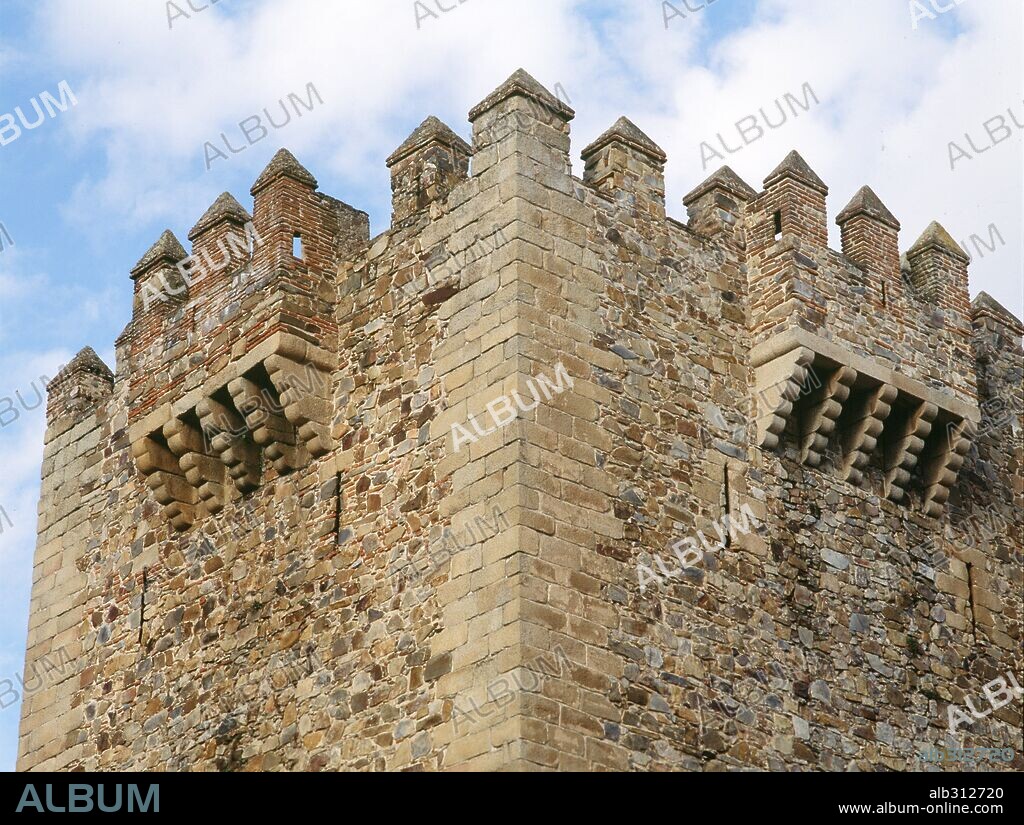 Detalle de la Torre Almenada con balcones (Bujaco).Cáceres.