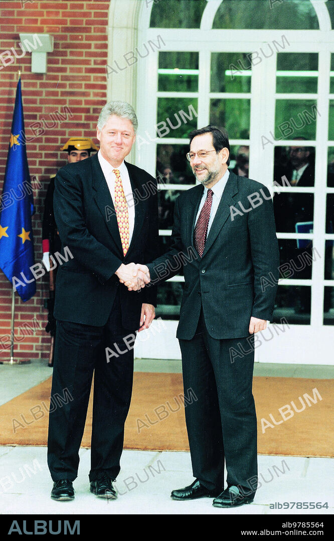 December 1995. Bill Clinton Greeting Javier Solana on the occasion of the signing of the new Transatlantic agenda.