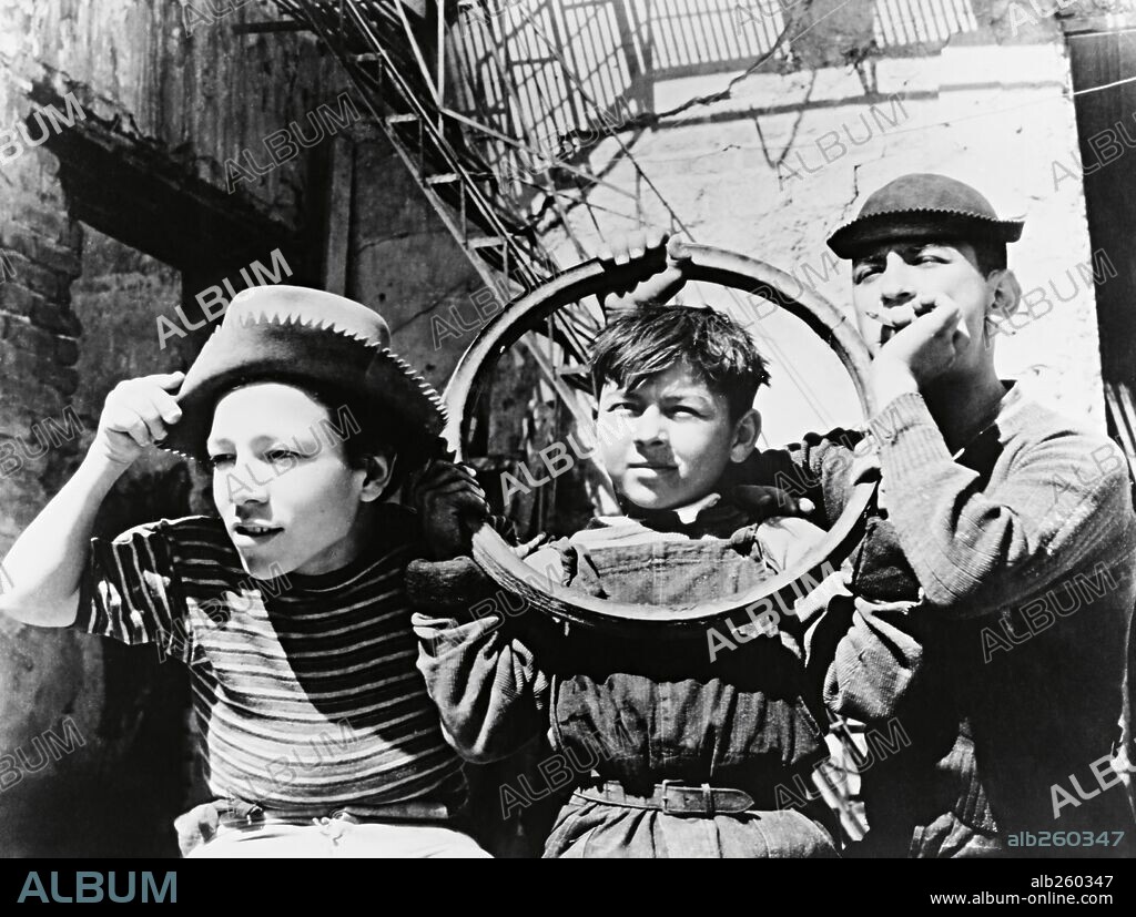 ALFONSO MEJIA in THE YOUNG AND THE DAMNED, 1950 (LOS OLVIDADOS), directed by LUIS BUÑUEL. Copyright CARDINAL FILMS LIMITED.
