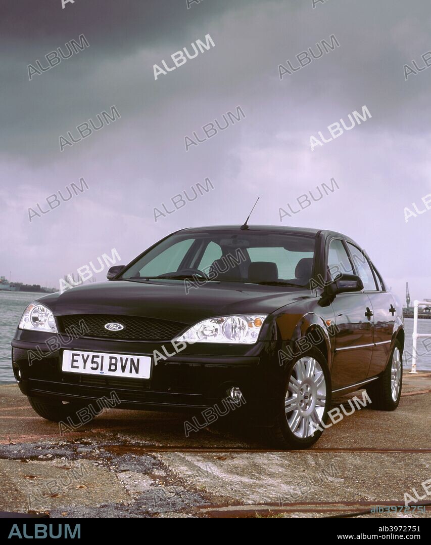 2002 Ford Mondeo Ghia X TDCi at Southampton Docks, Hampshire.